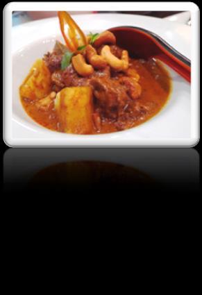 17) Red Curry Combo $14.95; Entrée $13.95 泰式红咖喱 Bamboo shoots, bell peppers and basil.