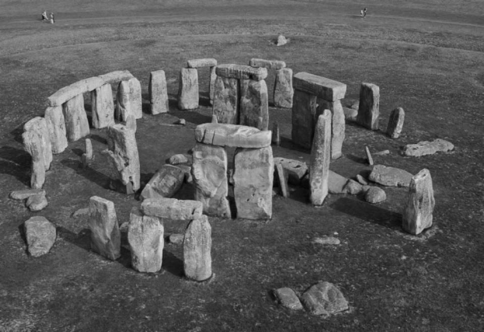 Stonehenge hanging stone multiple rings of standing stones Built in 3