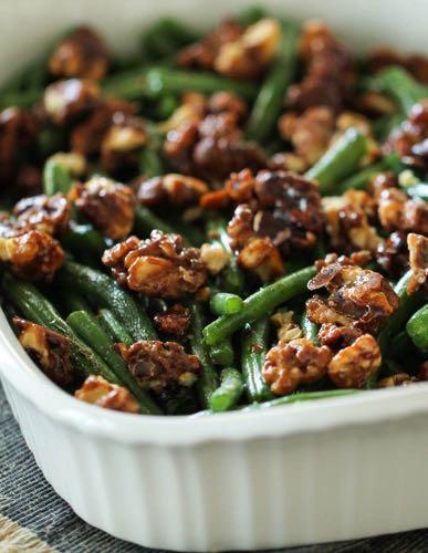 SMALLER FAMILY- GREEN BEANS WITH CANDIED PECANS S I D E D I S H Serves: 4-5 Prep Time: 10 Minutes Cook Time: 10 Minutes 1 pound green beans (trimmed) 1/2 cup chopped pecans 1/8 cup brown sugar 1