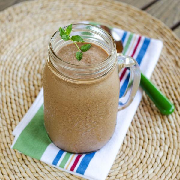 PALEO CHOCOLATE COCONUT SMOOTHIE 1 cup coconut milk 1 frozen banana, sliced 1 cup ice ¼ cup raw cacao powder ¼ cup cold-water soluble