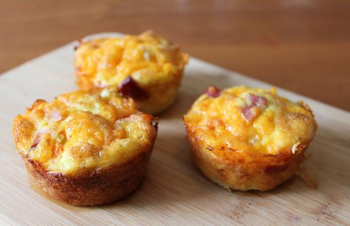 Ham & Cheese Quiche Muffins 3 eggs ½ cup cubed ham (small cubes) ½ large green onion, chopped including greens ½ small diced tomato ½ tsp salt ¼ tsp pepper ½ cup grated cheddar cheese Pecan Sticky