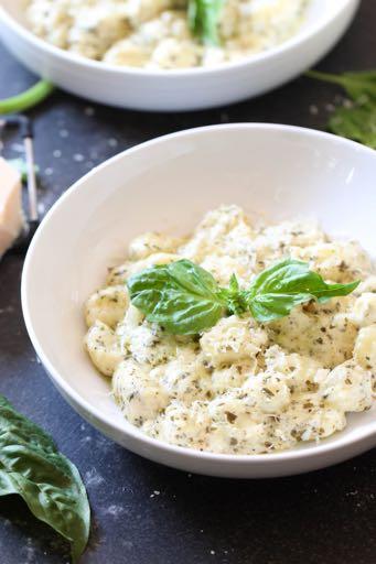 DAY 2 SMALLER FAMILY- CREAMY PESTO GNOCCHI M A I N D I S H Serves: 4 Prep Time: 10 Minutes Cook Time: 20 Minutes 1 (16 ounce) package gnocchi 1/3 cup onion, finely diced 1/2 Tablespoon olive oil 2