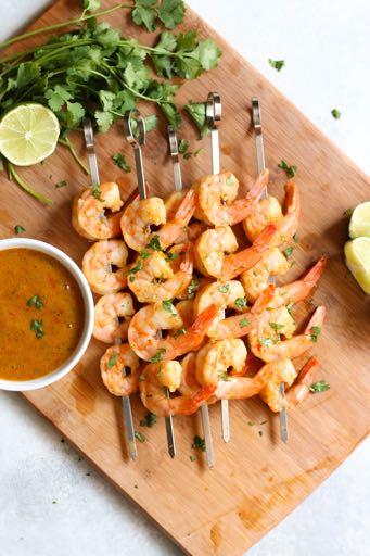 DAY 7 HEALTHY PLAN MANGO CHILI SHRIMP M A I N D I S H Serves: 6 Prep Time: 15 Minutes Cook Time: 10 Minutes Calories: 213 Fat: 0.8 Carbohydrates: 32.3 Protein: 22.9 Fiber: 2.9 Saturated Fat: 0.
