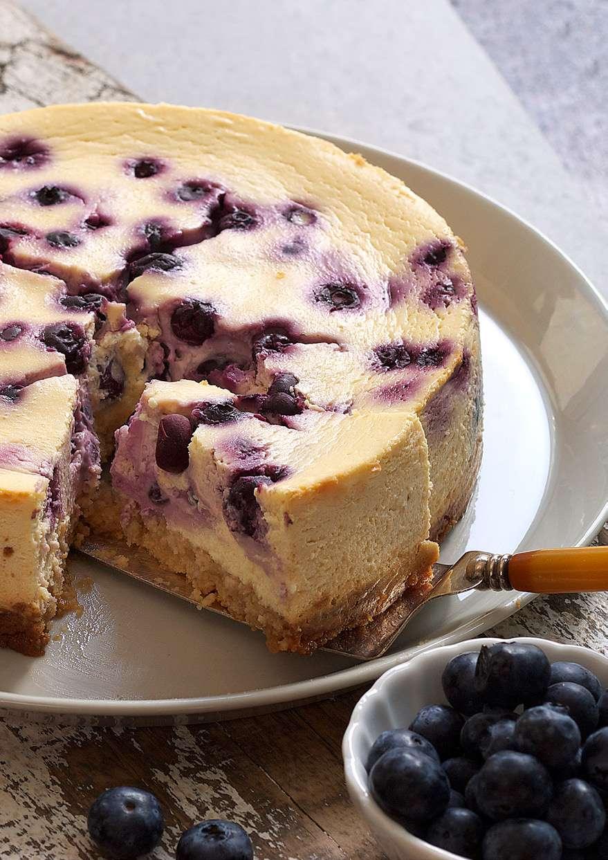 Blueberry Cheesecake SERVES 12 PREP 10 MINS COOK 60 MINS V GF Energy 960kj