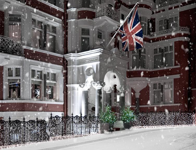 CHRISTMAS OFFERS The chic St. James's Hotel and Club, perfectly located in the heart of St.