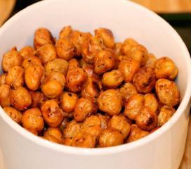 Roasted chickpeas. We are in the land of leblebi. Turkey is the leading country in the world producing this kind of roasted chickpea.