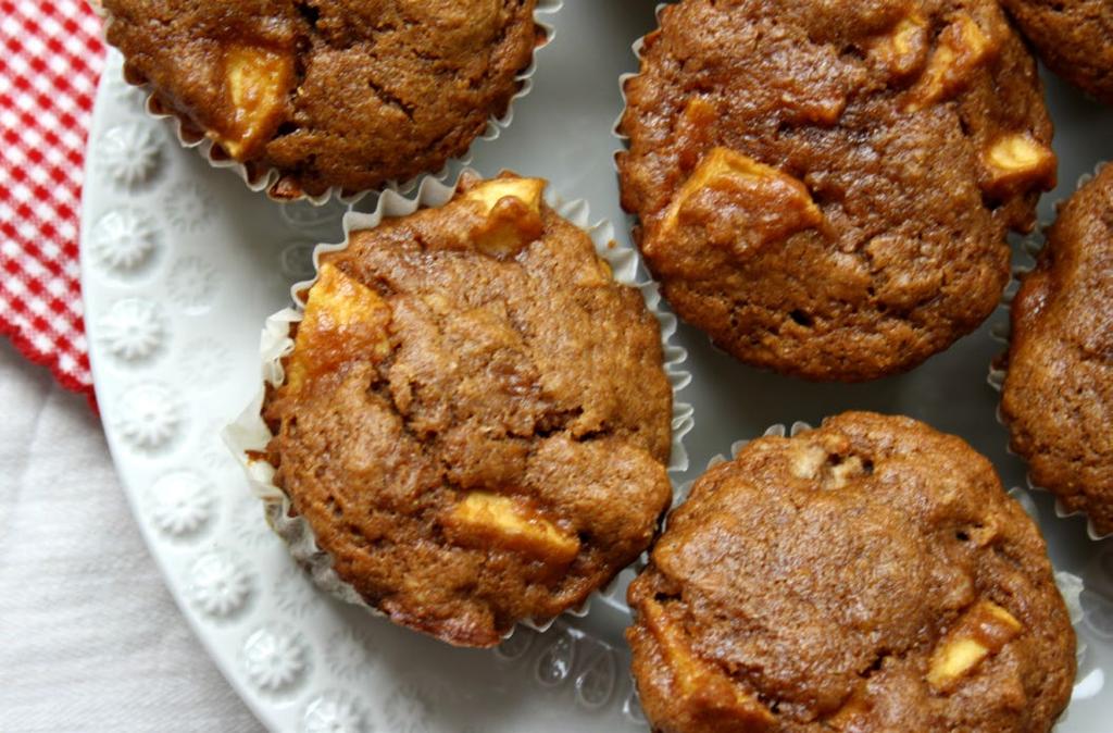 Apple Cinnamon Muffins with Molasses Adapted from Table For Two Makes 12 regular sized muffins 1 cup flour ½ cup whole wheat or spelt flour 2 tsp baking powder ¼ tsp salt 1 tsp cinnamon ½ cup