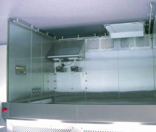 Operating conditions Laminar flow velocity: - US: 0,5 m/s (98fpm) - EU: 0,45 m/s Bleed air: 5-10% Containment zone: 1,4m (4,6') or 1,8m (5,9') Light intensity: > 650 lux Voltages: - 230V Iph + G /
