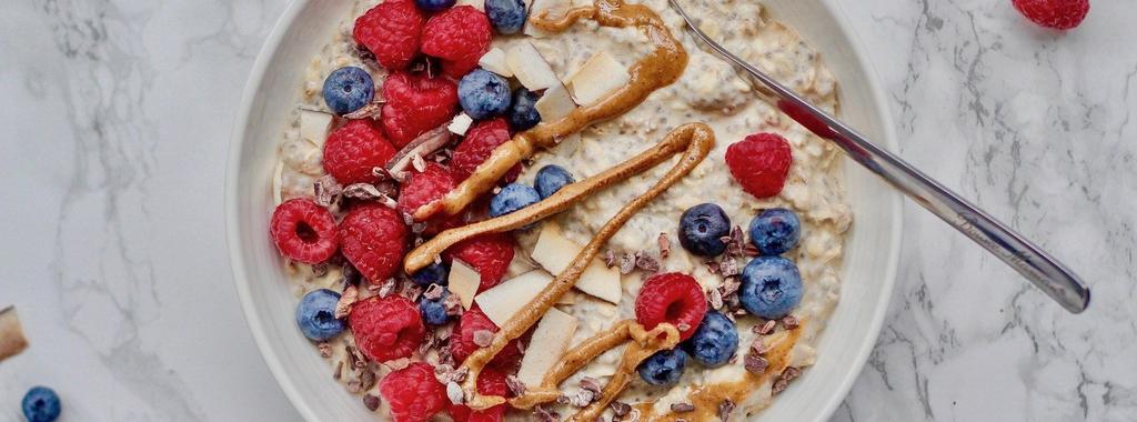 Overnight Vanilla Protein Oats 7 ingredients 8 hours 2 servings 1. In a large bowl or container combine the oats, chia seeds and milk. Stir to combine. Place in the fridge for 8 hours, or overnight.