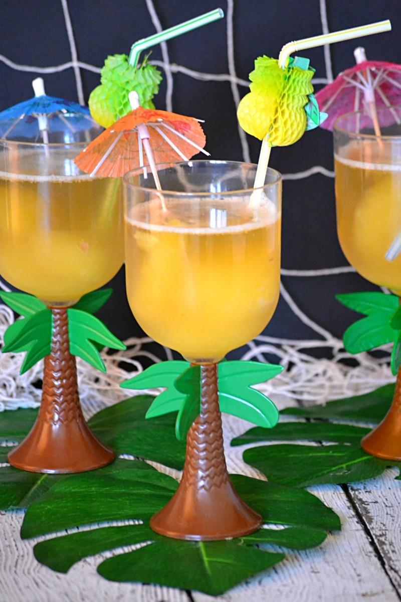 SPARKLING PINEAPPLE SLUSH PUNCH Ingredients 3 cups water 1 1/2 cups granulated sugar 1 (3 ounce) box pineapple gelatin 29 ounces pineapple chunks, undrained 5 cups pineapple juice 1/2 cup fresh lemon