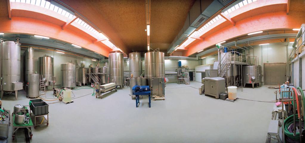 Production area (large photo) 4 Hundsbichler internally 5 Extraction Bottling The production plant The purchase of raw materials The production process Security of supply All our natural rennet