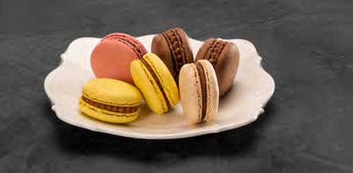 MACAROONS COUP DE PATES 832346 Gourmet Macaroon Assortment Box of 16 units: 4 vanilla and strawberry macaroons, 4