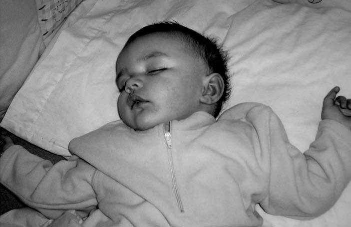 8 Sleeping babies (a) Scientists have found out that babies who spend more time in daylight sleep better at night.