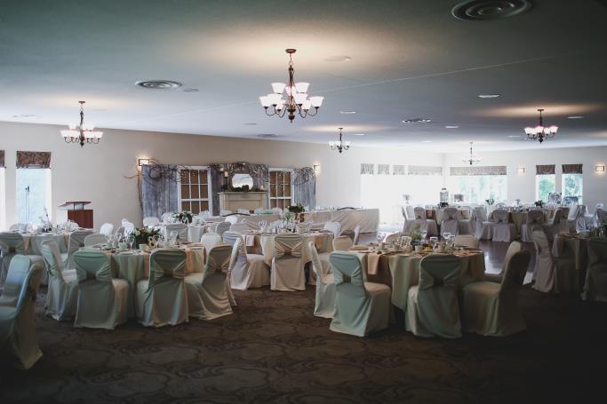 Lakeview Banquet Hall Lake View Banquet Hall up to 220 guests With seating capacity of 220, this elegantly decorated room offers an outstanding view of Fanshawe Lake.