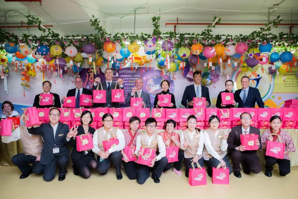 Photo captions: P001: Maintaining the tradition of gifting mooncakes to team members during Mid- Autumn Festival, GEG gives away 20,000 boxes of Asian Heart mooncakes. Ms.