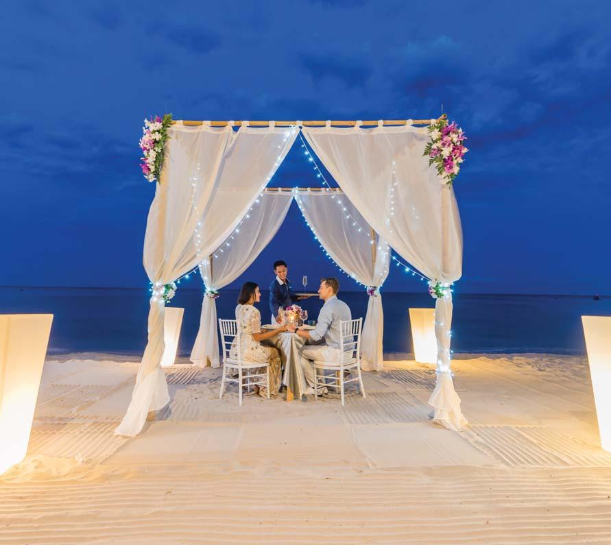 BEACHSIDE DINING WITH A PERSONAL TOUCH Every day is Valentine s Day. Treat your sweetheart to a personalized intimate dinner by the beach.