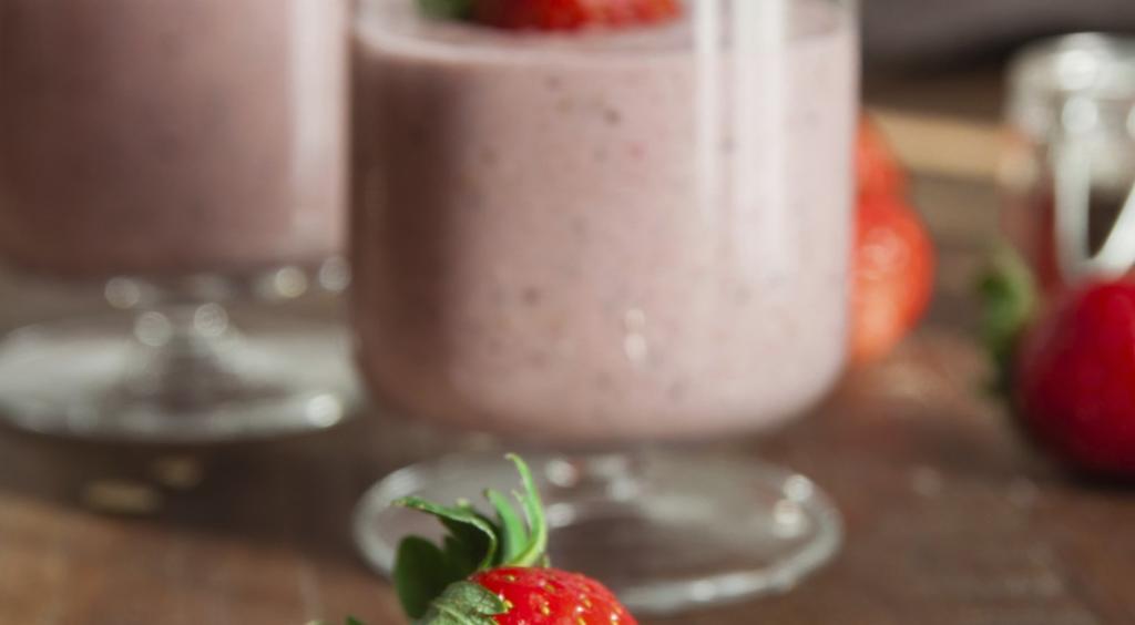 Your Notes Strawberry Oatmeal Smoothie 1 cup rolled oats 2 bananas, sliced into chunks 28 frozen strawberries 1 teaspoon vanilla extract 1 tablespoon white sugar Soy milk to the MIN fill line (2-3