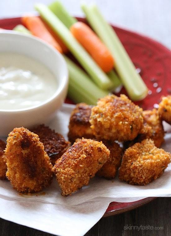 Baked Buffalo Chicken Nuggets Ingredients: Makes about 40 nuggets 1/2 tsp garlic powder 1/2 tsp paprika 1/2 tsp chili powder (OR cayenne for more spice) 1/8 tsp black pepper 1/3 cup breadcrumbs or