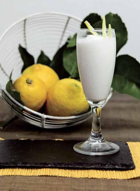 Si preparano con ghiaccio e latte. Per rafforzare il gusto si può aggiungere un cucchiaino di succo di limone, pompelmo, mandarino ecc. nei rispettivi preparati.