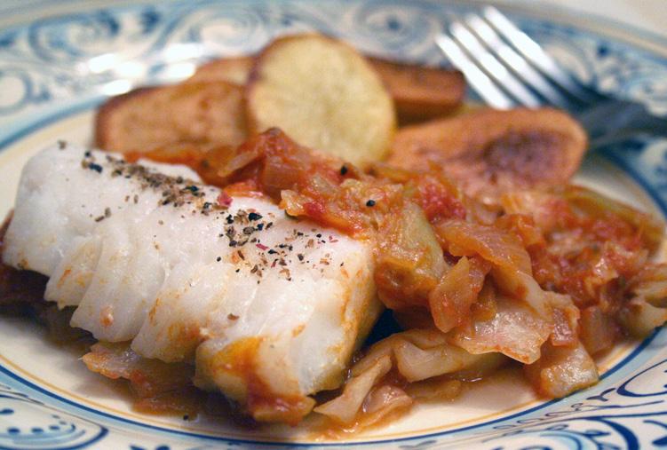 Thursday Steamed Cod with Cabbage in a Spanish Tomato Sauce Steamed Cod 1 1/2lbs, wild caught Pacific cod, cut into four pieces 2 cans, diced tomatoes 1 onion, roughly chopped 1/2 green cabbage,