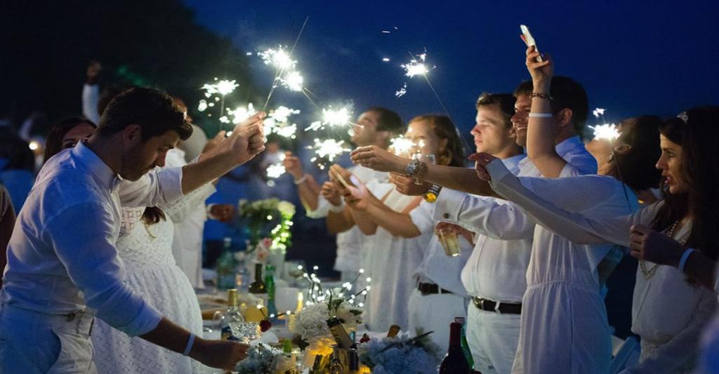 Information Letter #1 THE DETAILS http://charleston.dinerenblanc.info DATE + TIME: MEETING TIME: THURSDAY, OCTOBER 15, 2015 6 10:00pm 5:30pm.