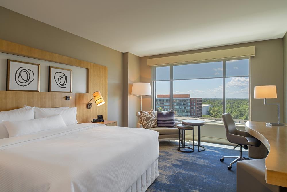 HOTEL GUEST ROOMS THE WESTIN AT THE WOODLANDS INCLUDED IN YOUR WEDDING: Complimentary deluxe accommodations