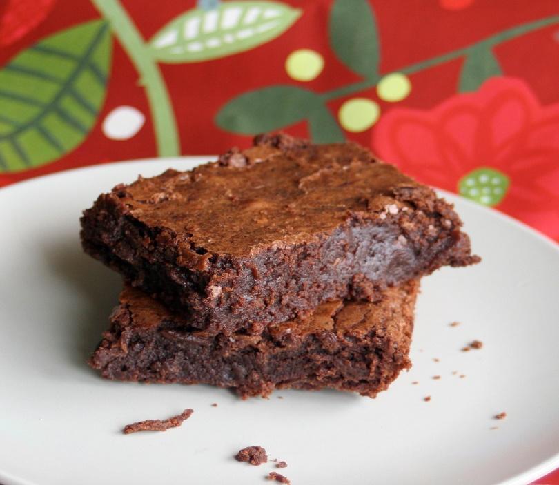Sweet Potato Brownies Serves: 10 (1 brownie per serving) Ingredients 2 medium sweet potatoes 13-15 Medjool dates, pitted 2/3 cup almond meal ½ cup buckwheat flour 4 tablespoons cacao, raw 3