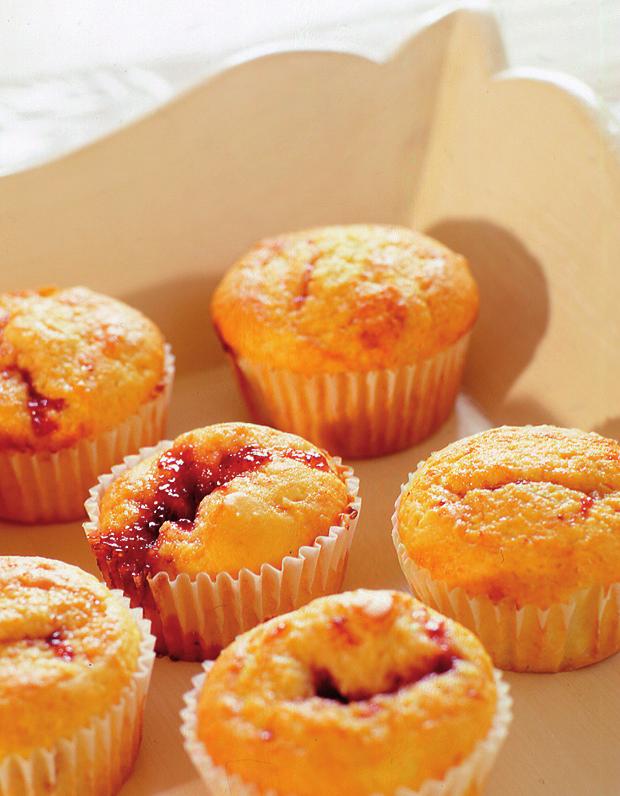 Strawberry Muffins Method Serves 16 muffins Preheat the oven to 400 F. Brush the inside of 16 paper baking cups with melted butter. Place each cup inside another paper cup. Place on a baking tray.