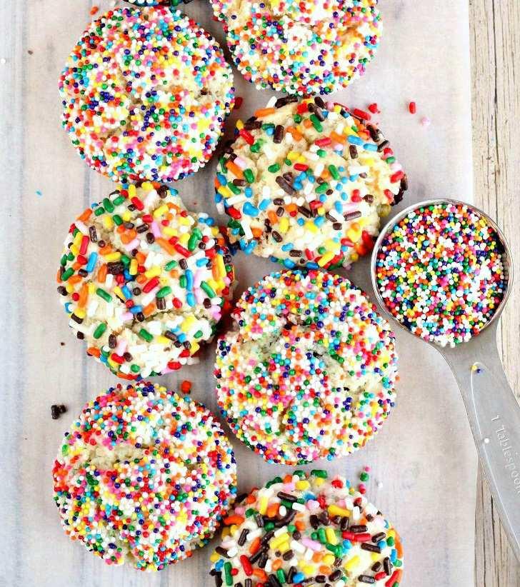 Nutella-Stuffed Funfetti Cookies Recipe: Makes 2 Dozen INGREDIENTS Super easy cookies made with Funfetti cake mix and stuffed with Nutella.
