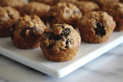 SNACKS, SMOOTHIES & JUICES WHOLE GRAIN ENERGY BITES YIELDS: 10 SERVINGS PREP TIME: 25 MINUTES 1 1/2 cup Old Fashioned Rolled Oats 3/4 cup Whole Wheat Flour 1/2 cup Dark Brown Sugar, packed 1/2 cup