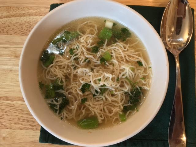 Clear & Clean Chicken Noodle [Serves 4] 6 cups chicken broth (see recipe for Cool Your Engines Broth) 1 handful of dark greens (kale, spinach or your choice) 1 cup diced cooked chicken (can come from