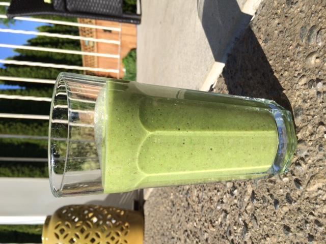 Green WOW Protein Breakfast Smoothie [Serves 1] 2 cups water 2 scoops Plant Protein (I recommend USANA brand) handful kale