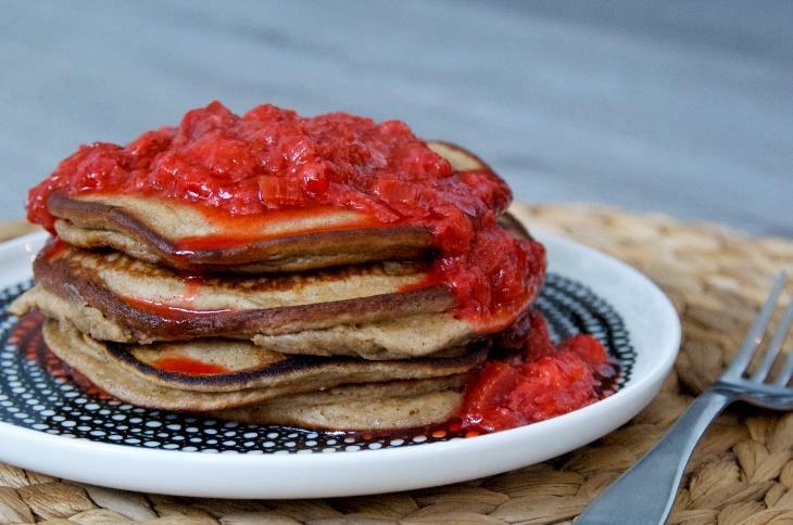 Pancakes with Rhubarb Compote (for phase 1) [Serves 2] 3 bananas 2 eggs ½ cup almond butter 2 teaspoons cinnamon 1 teaspoon vanilla dash of sea salt 1 tablespoon coconut oil Combine all ingredients