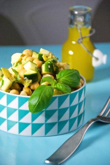 Artichoke Heart and Basil Chickpea Bowl [Serves 2] 1 cup brown rice 1 400g can of chickpeas 4 artichoke hearts, chopped large handful of basil, chopped 1 zucchini, chopped 1 handful baby spinach