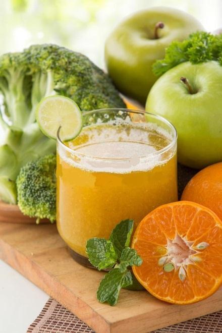 Vitamin C Juice 1 whole head broccoli 2 oranges, minus the peels 1 large apple Blend all the ingredients