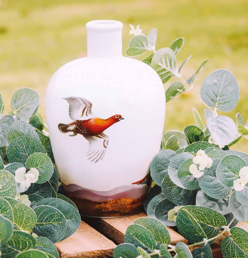 7 THE FAMOUS GROUSE Having produced various decanters for The Famous Grouse since 1993, Wade was also commissioned in 2011 to create something special to commemorate the 30th year as the best-selling