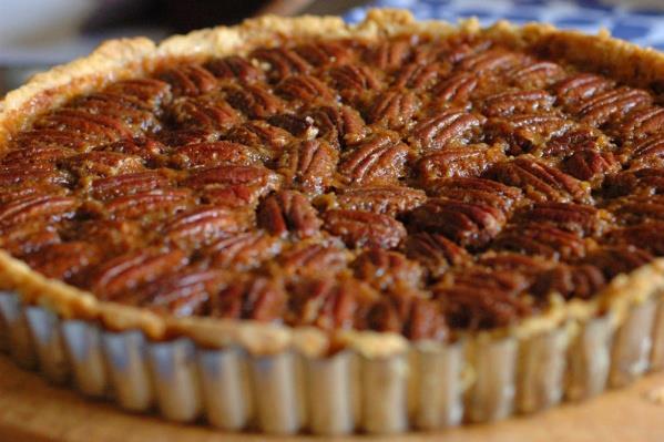 Pecan Pumpkin Pie Crust 1/2 cup ground pecans 1/2 cup ground walnuts or hazelnuts 3/4 cup spelt flour 2 tablespoons melted butter, or coconut oil 2 tablespoons apple butter 2 tablespoons pure orange