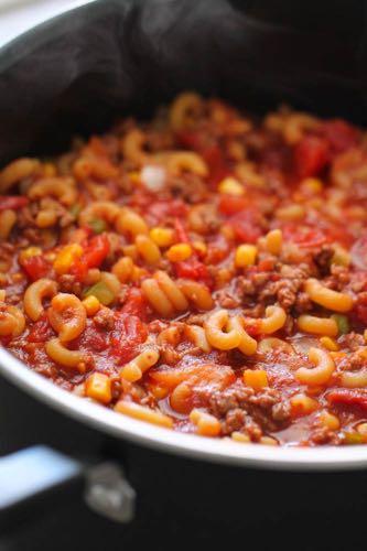 DAY 1 GRANDMA'S DELICIOUS GOULASH M A I N D I S H Serves: 8 Prep Time: 10 Minutes Cook Time: 35 Minutes 1 1/2 pounds ground beef 1 large onion (diced) 1 green bell pepper (diced) 1 (15 ounce) can