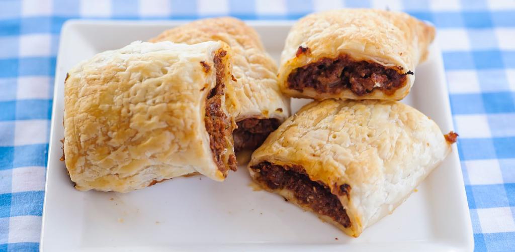 Meat & Vegetable Sausage Roll GF (can be) This recipe uses the hamburger patty recipe we made in Module 1. Makes 4 good lunchbox sized sausage rolls.