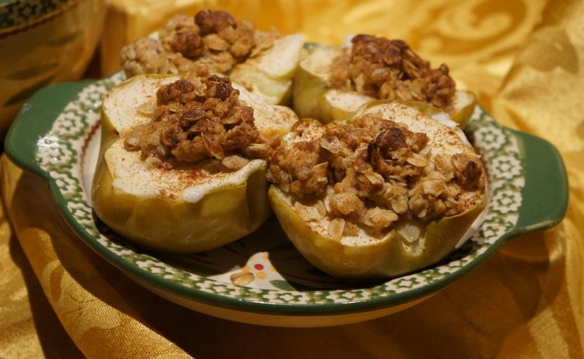 1.5 Quart Bowl Lid-it Yield: 4 Servings Prep Time: 5 minutes Cook Time: 20 minutes Delightfully Baked Apples 2 Granny Smith apples 2 tablespoons unsalted butter 2 tablespoons brown sugar 2