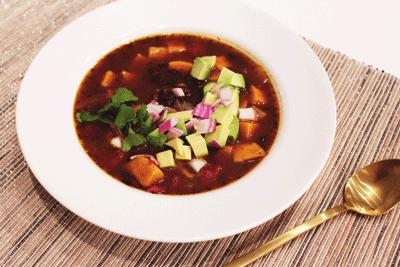 SALADS, SANDWICHES AND SOUPS TORTILLA SOUP 2 cans Diced Tomatoes 2 cans Black Beans, rinced and drained 1 can (14.