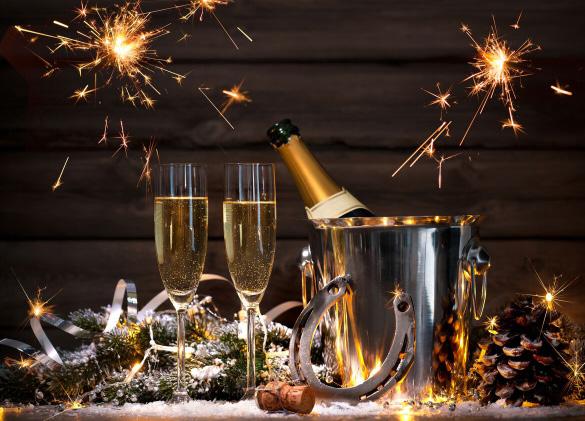 New Year s Eve We ll be serving our a la carte menu on New Year s Eve and keeping you and your closest entertained with a DJ from 9pm.