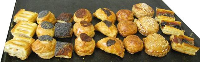 Chorizo puff (24 individual items) - 500 g puff pastry - 165 g chorizo stuffing Chorizo stuffing - 120 g chorizo - 50 g cooked red peppers - 30 g breadcrumbs - 15 g milk Gougères with emmental and