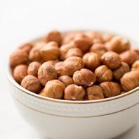 LOOKING BEYOND THE SNACK % want to try hazelnuts as an 63 ingredient