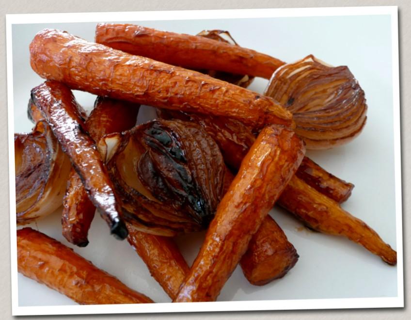 Roasted Carrots and Onion with Honey Balsamic Dressing 2 bunches baby carrots, ends cut off 10 small white onions, peeled, cut in half 2tbs olive oil 3tbs balsamic vinegar 2tbs honey Preheat a