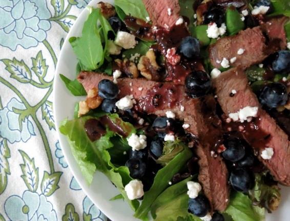 Spinach Salad with Steak and Blueberries Serves 4.