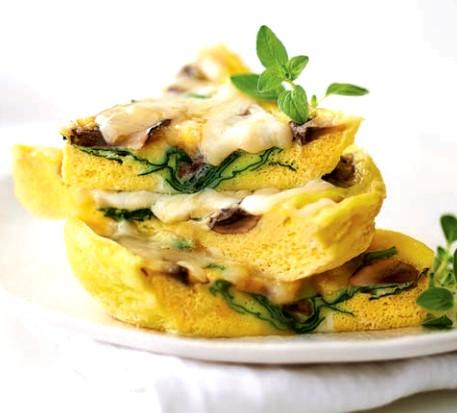 Spinach Mushroom Omelet ¼ cup spinach ¼ cup mushrooms, sliced 2 eggs* 1/8 tsp. coarse kosher salt 2 tbsp. shredded Swiss cheese 1. Place spinach and mushrooms in base of Microwave Breakfast Maker. 2. In small bowl, whisk together eggs and salt, and pour over mushrooms and spinach.