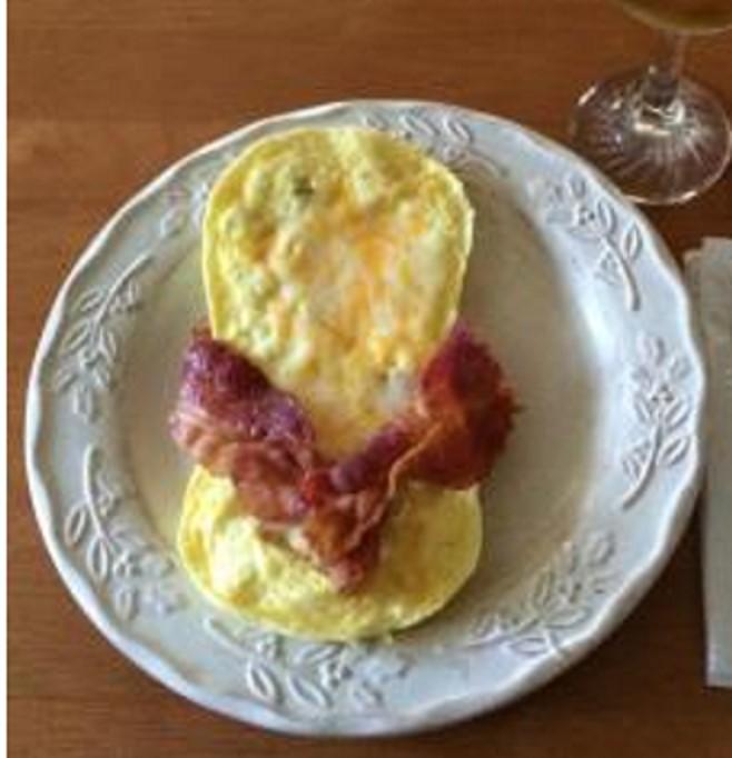 Flip Flop Omelets 2 strips of bacon 3 eggs 2 T. water Your choice of omelet ingredients Cheese, bell peppers, onions, mushrooms. 1. Place bacon on Ultrapro oven plate microwave for 2-3 minutes. 2. In quick shake container add 3 eggs and 2 T.