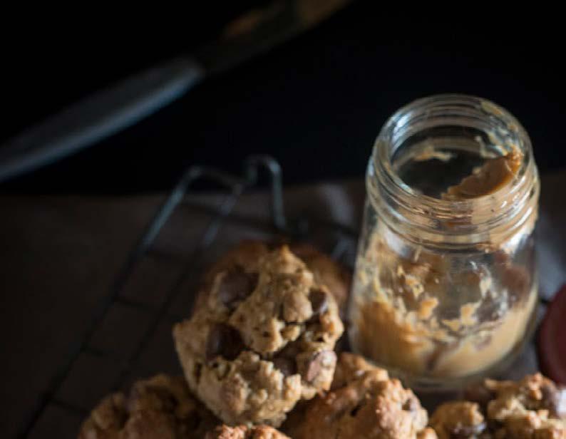 PEANUT BUTTER OAT COOKIES 30 mins 25 mins 55 mins ½ cup peanut butter ½ cup brown sugar 1 egg 1 teaspoon vanilla essence ½ teaspoon baking soda 1 cup oats 1 cup chocolate chips Preheat the oven to