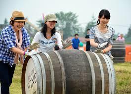 20 Women drink wine more than men Questionnaire by Asahi beer Frequency drinking wine Nearly Every day 2~3 times par week Once a week 1~2 times par